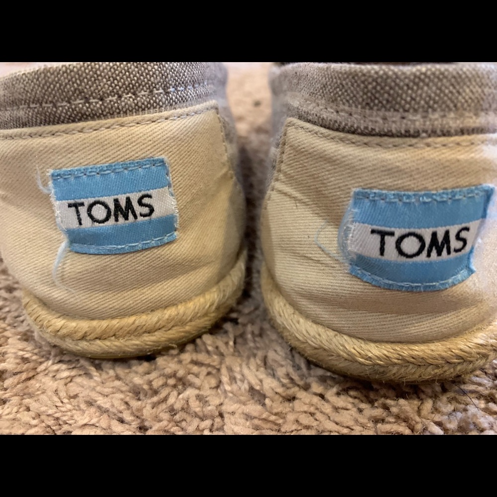 TOMS size 8 vguc